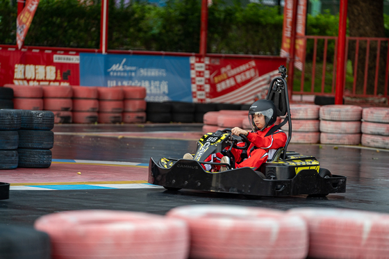 Disparaissent Karting 3000RPM Mini Kart With électrique que 4 roues conduisent la vitesse rapide pour des enfants
